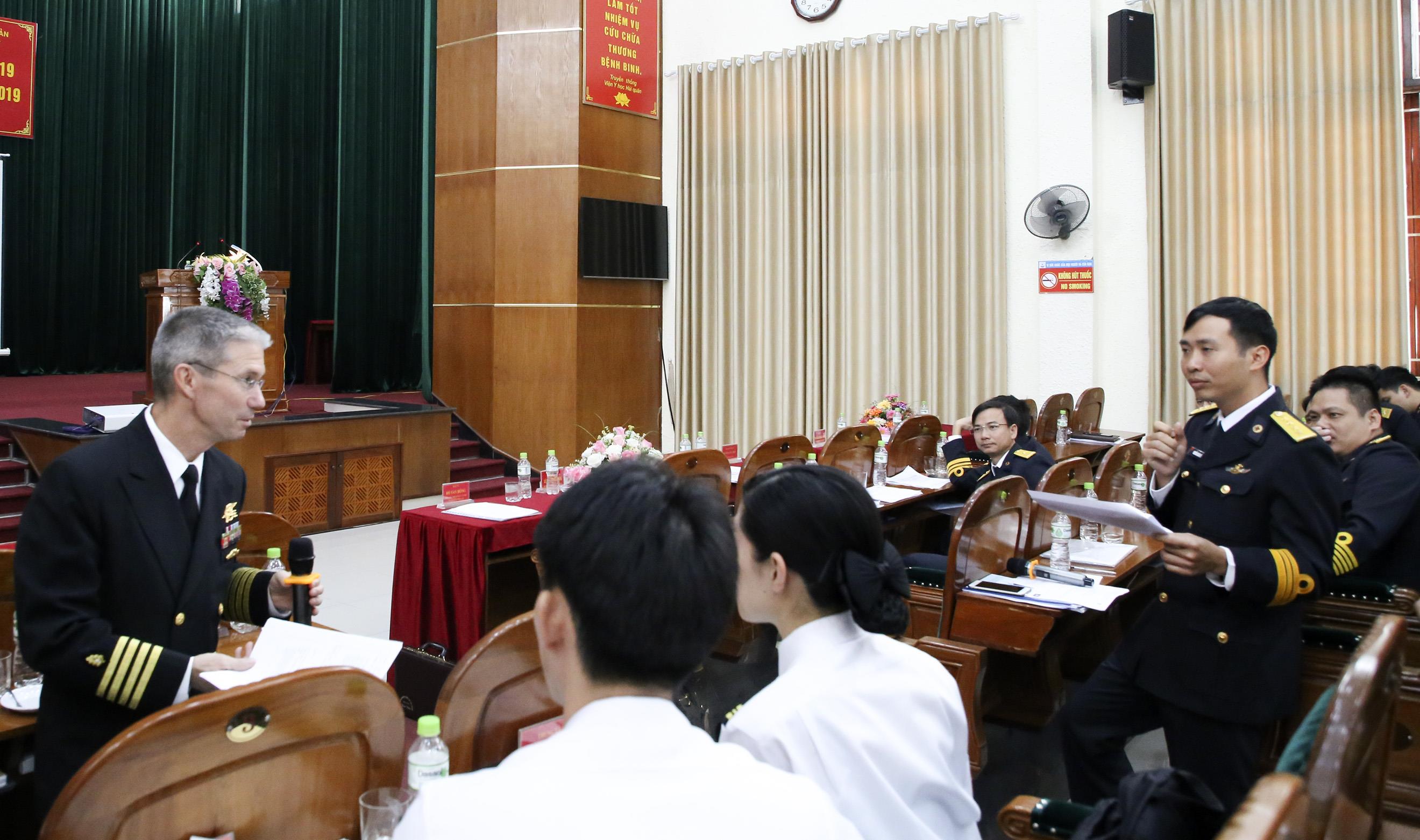 Hải quân Việt Nam và Nhật Bản trao đổi chuyên môn